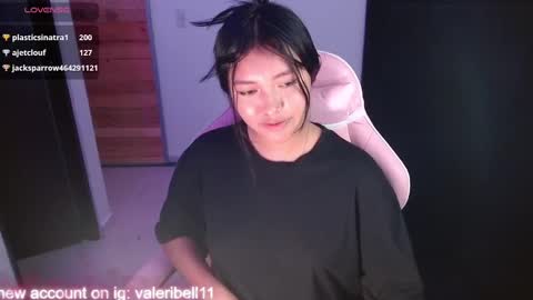 Snapshot of moonbella_bell chatting on January 25, 2025, 8:42 am bell  online show from January 25, 2025, 8:42 am