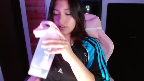 Snapshot of moonbella_bell chatting on February 18, 2025, 9:54 am bell  online show from February 18, 2025, 9:54 am