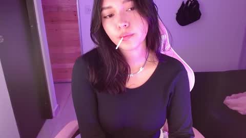 Snapshot of moonbella_bell chatting on September 24, 2025, 6:06 am bell  online show from September 24, 2025, 6:06 am