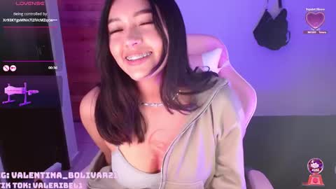 Snapshot of moonbella_bell chatting on October 10, 2025, 5:50 am bell  online show from October 10, 2025, 5:50 am