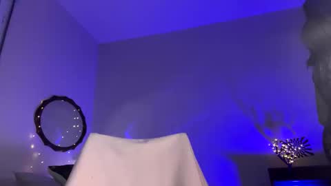 Cinna online show from November 24, 2025, 10:53 pm