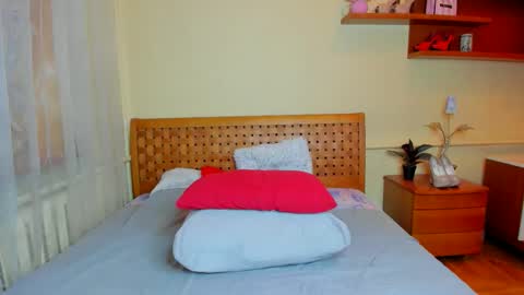 Lena online show from October 27, 2025, 7:12 am