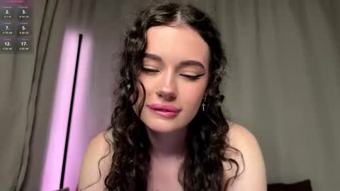 moonfaairy online show from March 26, 2026, 7:19 pm