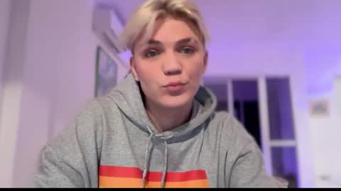 moonflamek online show from February 21, 2026, 6:31 pm