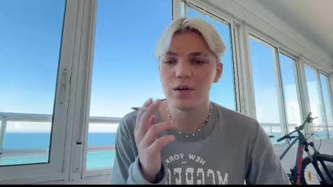 moonflamek online show from February 24, 2026, 12:14 pm