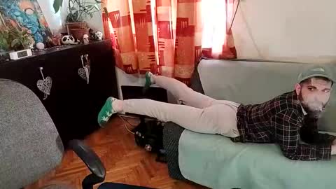 Snapshot of moonhold chatting on November 4, 2025, 10:03 am moonhold online show from November 4, 2025, 10:03 am