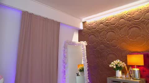 moonligt_iris online show from October 9, 2025, 6:00 am