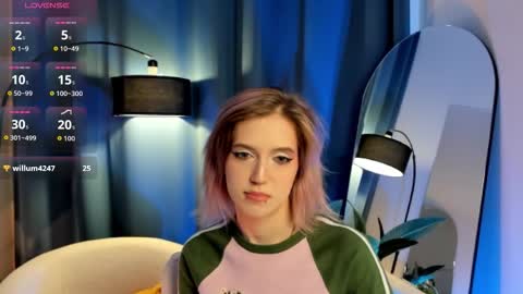 Asuna online show from September 13, 2025, 1:44 pm