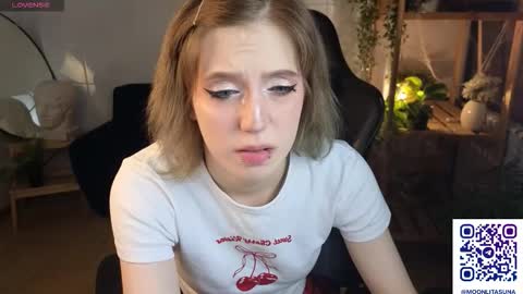 Asuna online show from November 5, 2025, 1:44 pm