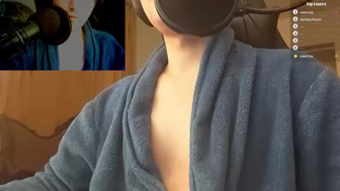 Snapshot of moonsire chatting on January 13, 2025, 7:53 pm Moonsire online show from January 13, 2025, 7:53 pm