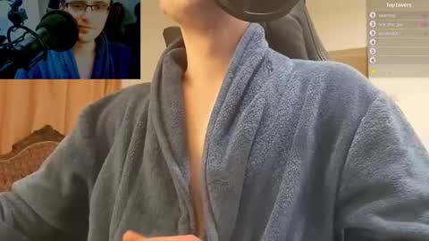 Snapshot of moonsire chatting on January 16, 2025, 12:02 am Moonsire online show from January 16, 2025, 12:02 am