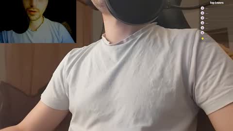 Snapshot of moonsire chatting on January 20, 2025, 6:32 pm Moonsire online show from January 20, 2025, 6:32 pm