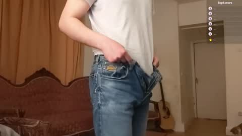 Snapshot of moonsire chatting on January 24, 2025, 12:42 am Moonsire online show from January 24, 2025, 12:42 am