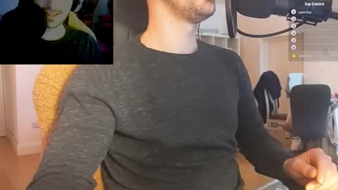 Snapshot of moonsire chatting on January 25, 2025, 10:19 am Moonsire online show from January 25, 2025, 10:19 am