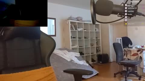 Snapshot of moonsire chatting on January 27, 2025, 11:22 am Moonsire online show from January 27, 2025, 11:22 am