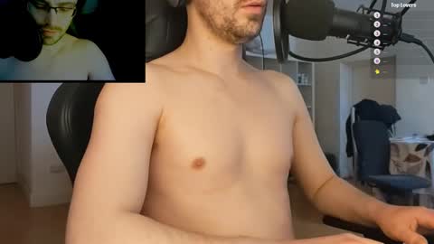 Snapshot of moonsire chatting on January 30, 2025, 12:27 pm Moonsire online show from January 30, 2025, 12:27 pm