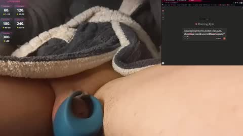 Snapshot of moonsire chatting on December 18, 2025, 5:30 pm Moonsire online show from December 18, 2025, 5:30 pm