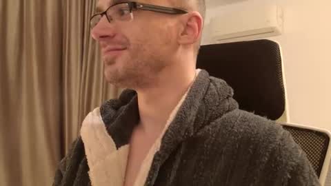 Snapshot of moonsire chatting on February 8, 2026, 7:39 pm Moonsire online show from February 8, 2026, 7:39 pm