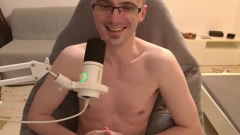 Snapshot of moonsire chatting on April 6, 2026, 7:48 pm Moonsire online show from April 6, 2026, 7:48 pm