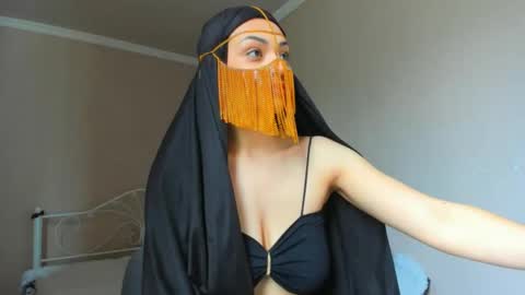 Snapshot of moroccan_diamond_ chatting on May 4, 2026, 8:32 am Medina online show from May 4, 2026, 8:32 am