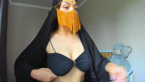 Snapshot of moroccan_diamond_ chatting on May 10, 2026, 7:13 am Medina online show from May 10, 2026, 7:13 am