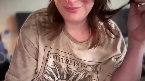 Snapshot of mossy_mommy chatting on March 6, 2026, 5:09 pm Mossy Mommy online show from March 6, 2026, 5:09 pm