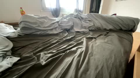 CamO online show from January 4, 2025, 11:33 am