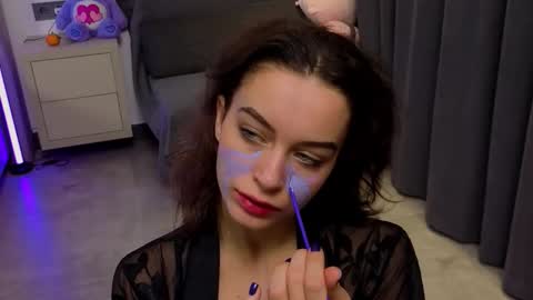 Luna online show from November 20, 2025, 10:42 pm