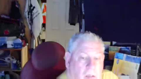mr_canoe_licker_69 online show from February 1, 2025, 9:19 pm