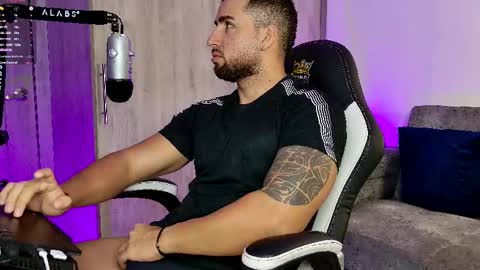 Snapshot of mr_david_cox chatting on February 17, 2025, 11:44 am David online show from February 17, 2025, 11:44 am