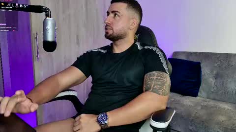 Snapshot of mr_david_cox chatting on February 23, 2025, 1:53 pm David online show from February 23, 2025, 1:53 pm