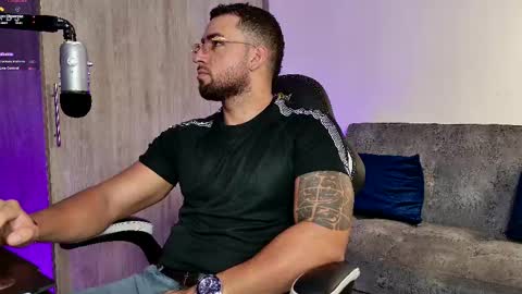 Snapshot of mr_david_cox chatting on March 3, 2025, 12:37 pm David online show from March 3, 2025, 12:37 pm