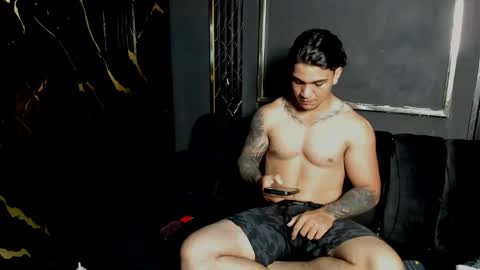 mr_maximo online show from December 16, 2025, 10:26 pm