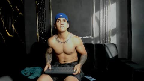 mr_maximo online show from December 19, 2025, 9:11 pm