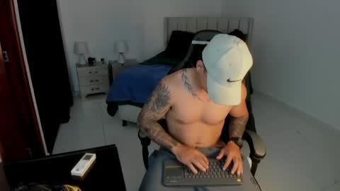 mr_maximo online show from May 26, 2026, 5:25 am
