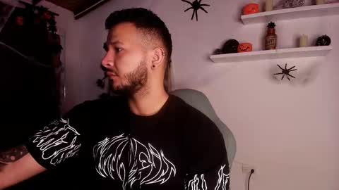 Snapshot of mr_mikee_ chatting on October 21, 2025, 3:07 am MIKEE online show from October 21, 2025, 3:07 am
