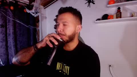 MIKEE online show from October 29, 2025, 3:09 am