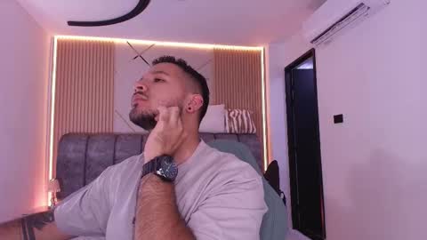 MIKEE online show from February 26, 2026, 3:05 am