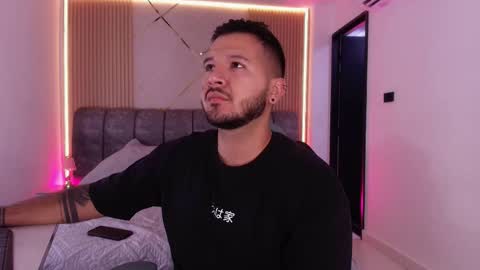 MIKEE online show from March 25, 2026, 3:01 am