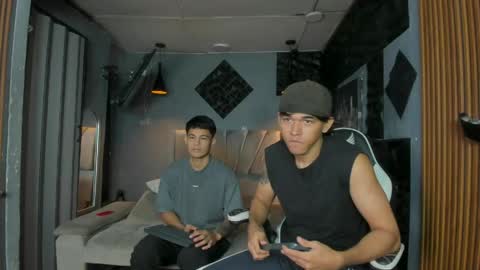 mr_mois online show from April 24, 2026, 9:06 pm