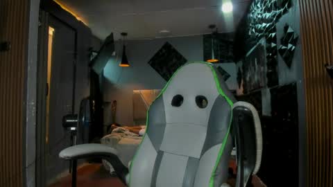 Snapshot of mr_mois chatting on June 6, 2026, 9:47 am mr_mois online show from June 6, 2026, 9:47 am