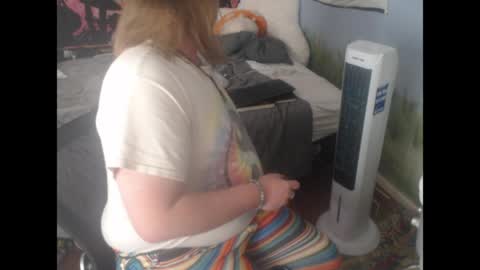 mr_strawberry online show from April 19, 2026, 4:17 pm