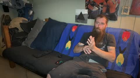 Snapshot of mr_valdor chatting on April 1, 2026, 11:46 pm Valdor online show from April 1, 2026, 11:46 pm