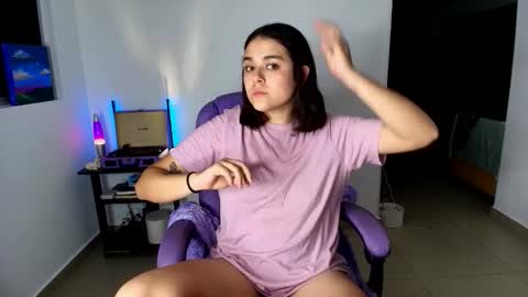 Laura online show from September 21, 2025, 2:57 am