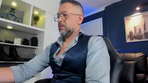 Snapshot of mrfrank_tattoo chatting on June 9, 2026, 4:07 pm MrFrank. online show from June 9, 2026, 4:07 pm