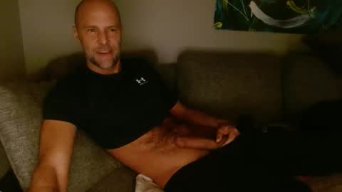 Snapshot of mrpornstar33 chatting on April 3, 2026, 4:32 am Twinsoulsex online show from April 3, 2026, 4:32 am