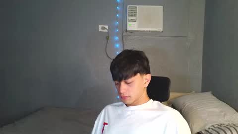 Snapshot of mrshawn95 chatting on November 4, 2025, 3:22 pm shawn online show from November 4, 2025, 3:22 pm