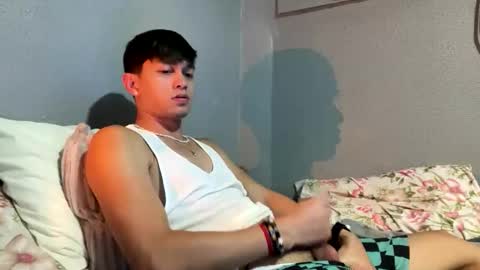 Snapshot of mrshawn95 chatting on April 27, 2026, 5:44 pm shawn online show from April 27, 2026, 5:44 pm