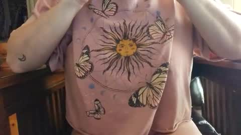 Snapshot of mrsluna19 chatting on December 16, 2025, 4:34 pm MrsLuna19 online show from December 16, 2025, 4:34 pm