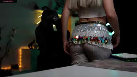 YOUR OWNER online show from November 10, 2025, 4:06 pm